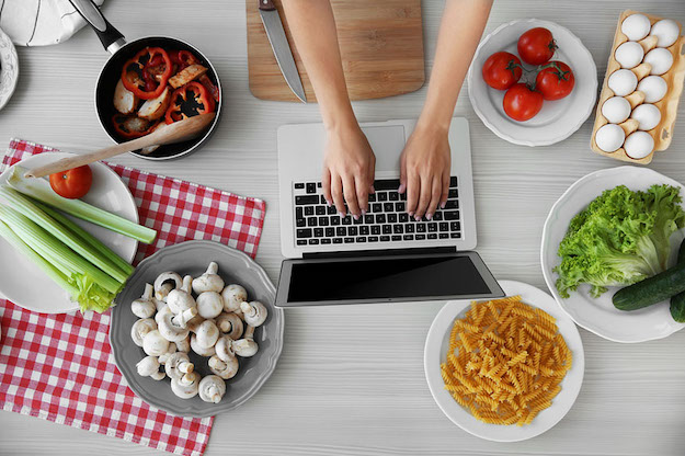 How to become a food blogger